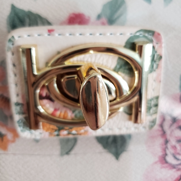 NWT Bebe "Jodie" Floral Crossbody Bag - Picture 6 of 9